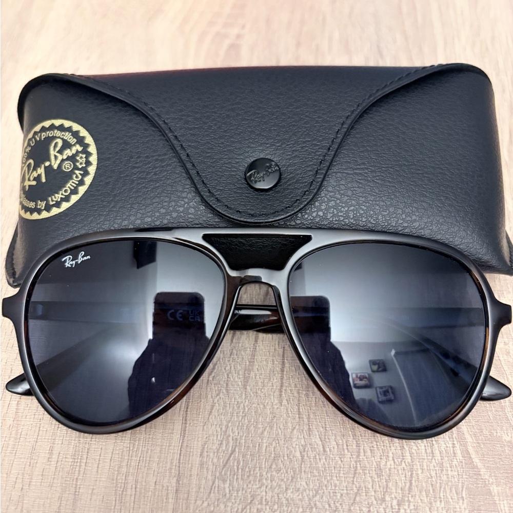 Ray-Ban Dark Gray Aviator Sunglasses